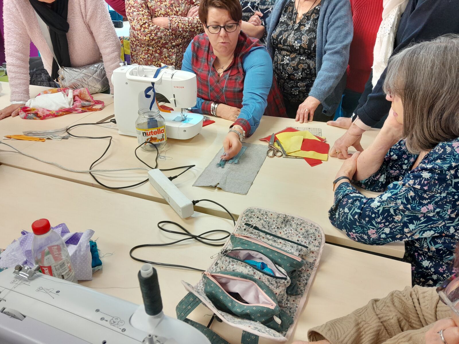 L’atelier couture : entre savoir-faire, créativité et lien social